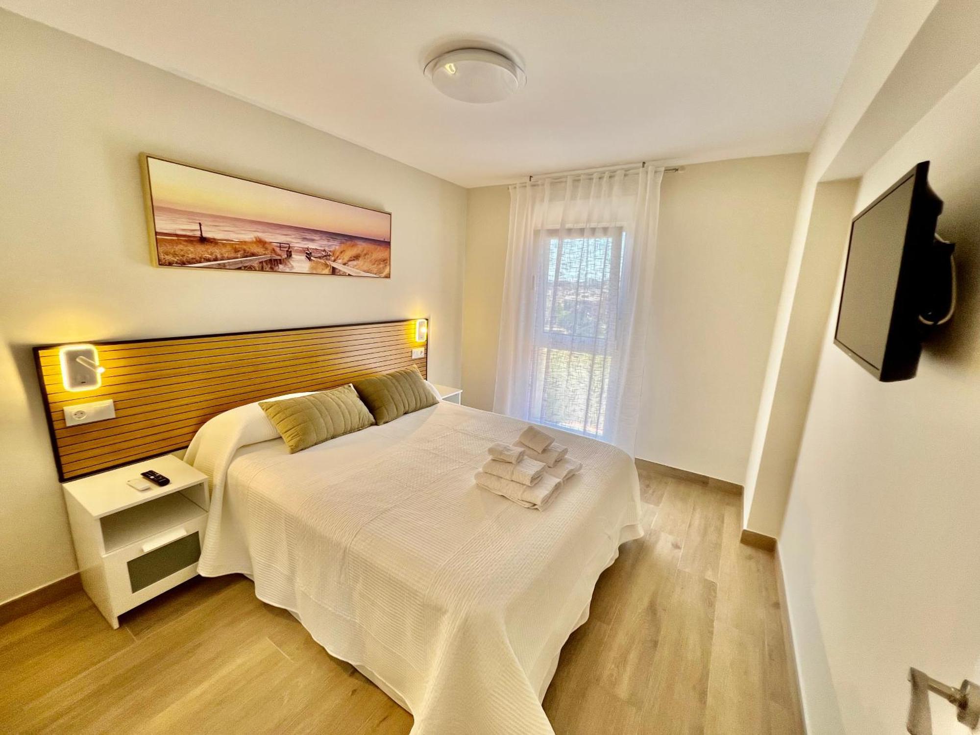 Great In The Piscis Building, Located In Coast 贝纳尔马德纳